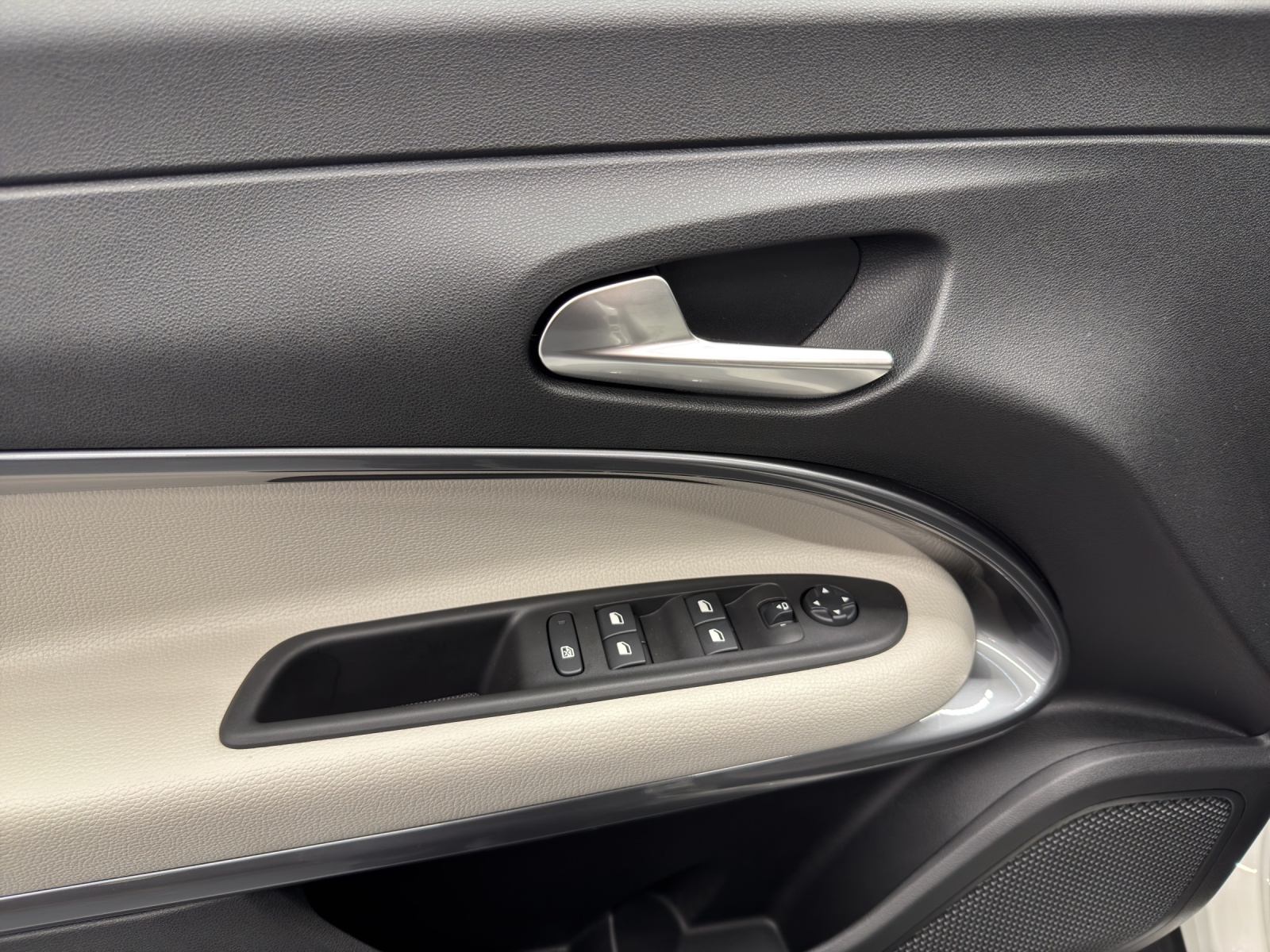 FIAT 600 1.2 Hybrid La Prima-image-12