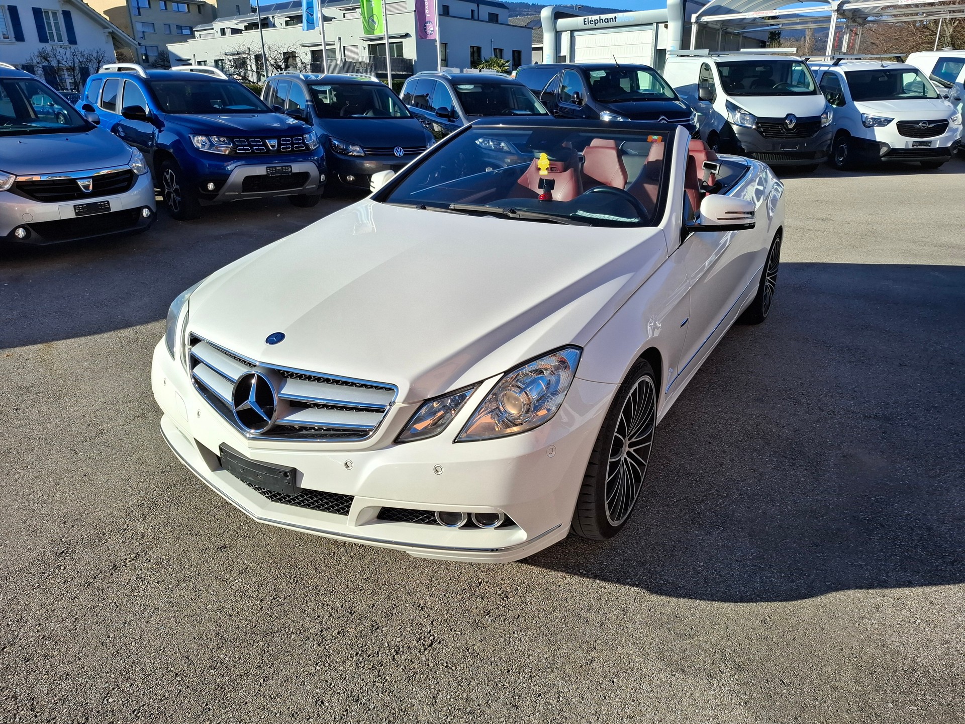 MERCEDES-BENZ E 250 CGI BlueEfficiency Automatic-image-0