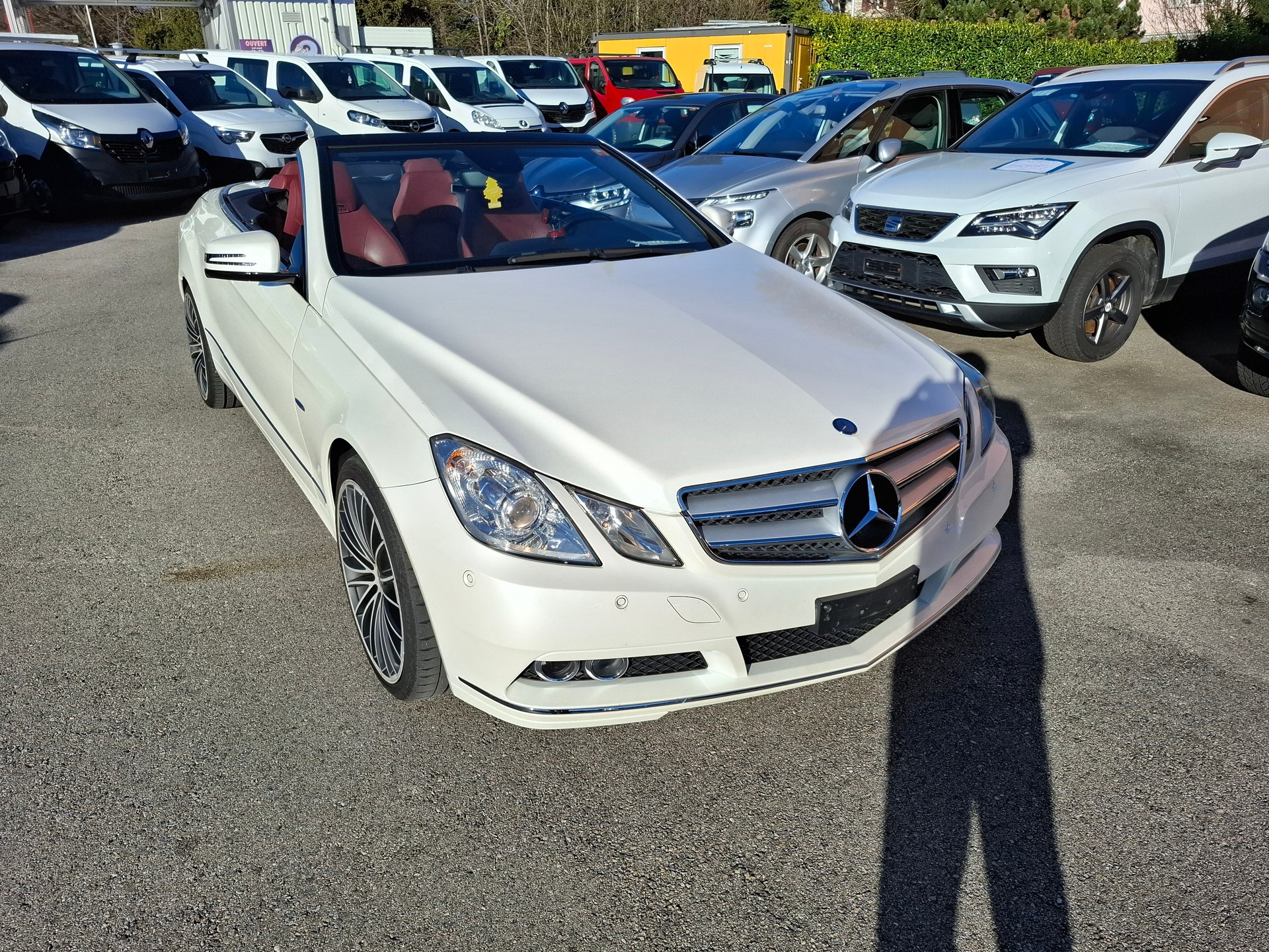 MERCEDES-BENZ E 250 CGI BlueEfficiency Automatic-image-2