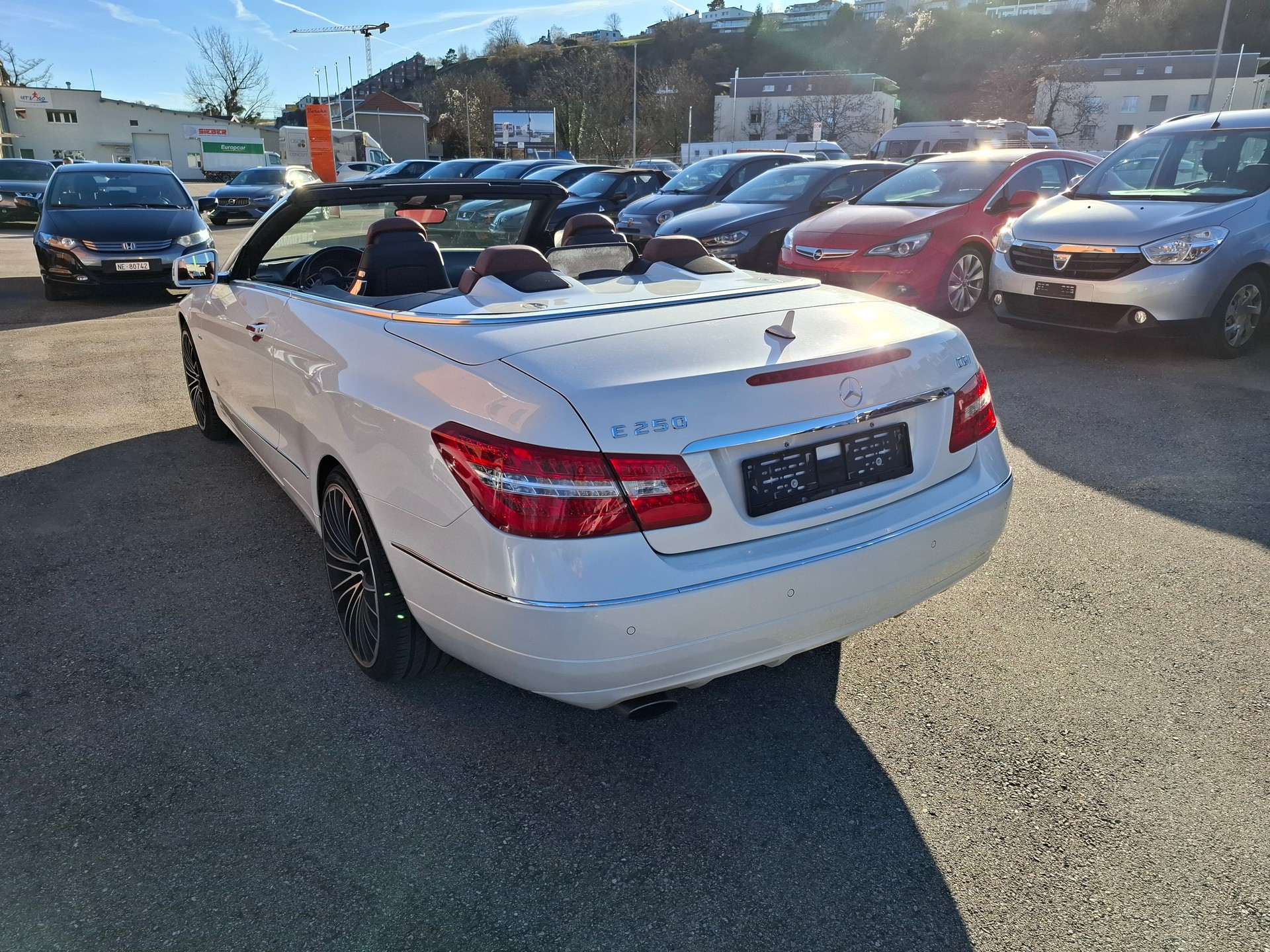 MERCEDES-BENZ E 250 CGI BlueEfficiency Automatic-image-3
