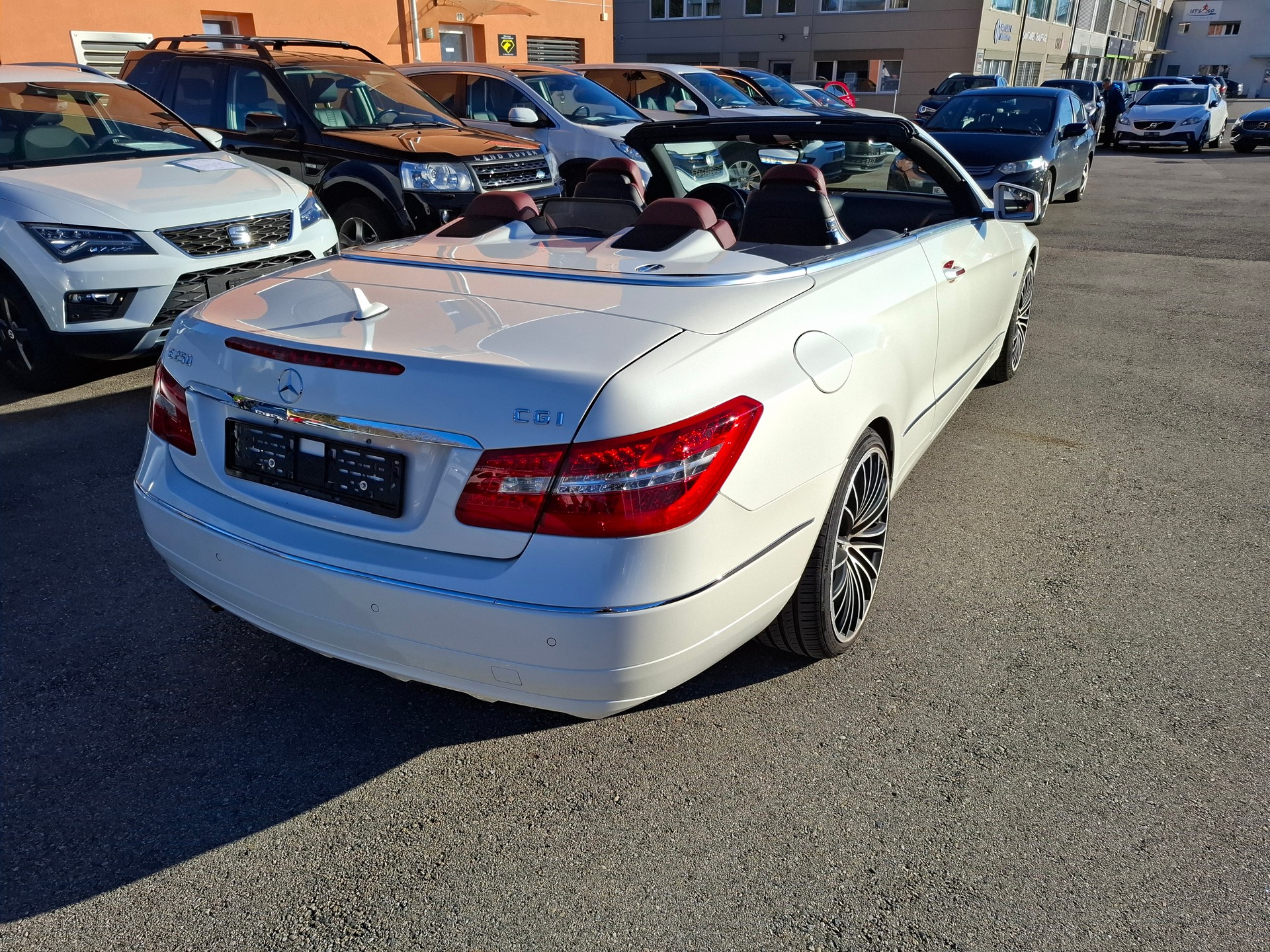MERCEDES-BENZ E 250 CGI BlueEfficiency Automatic-image-1