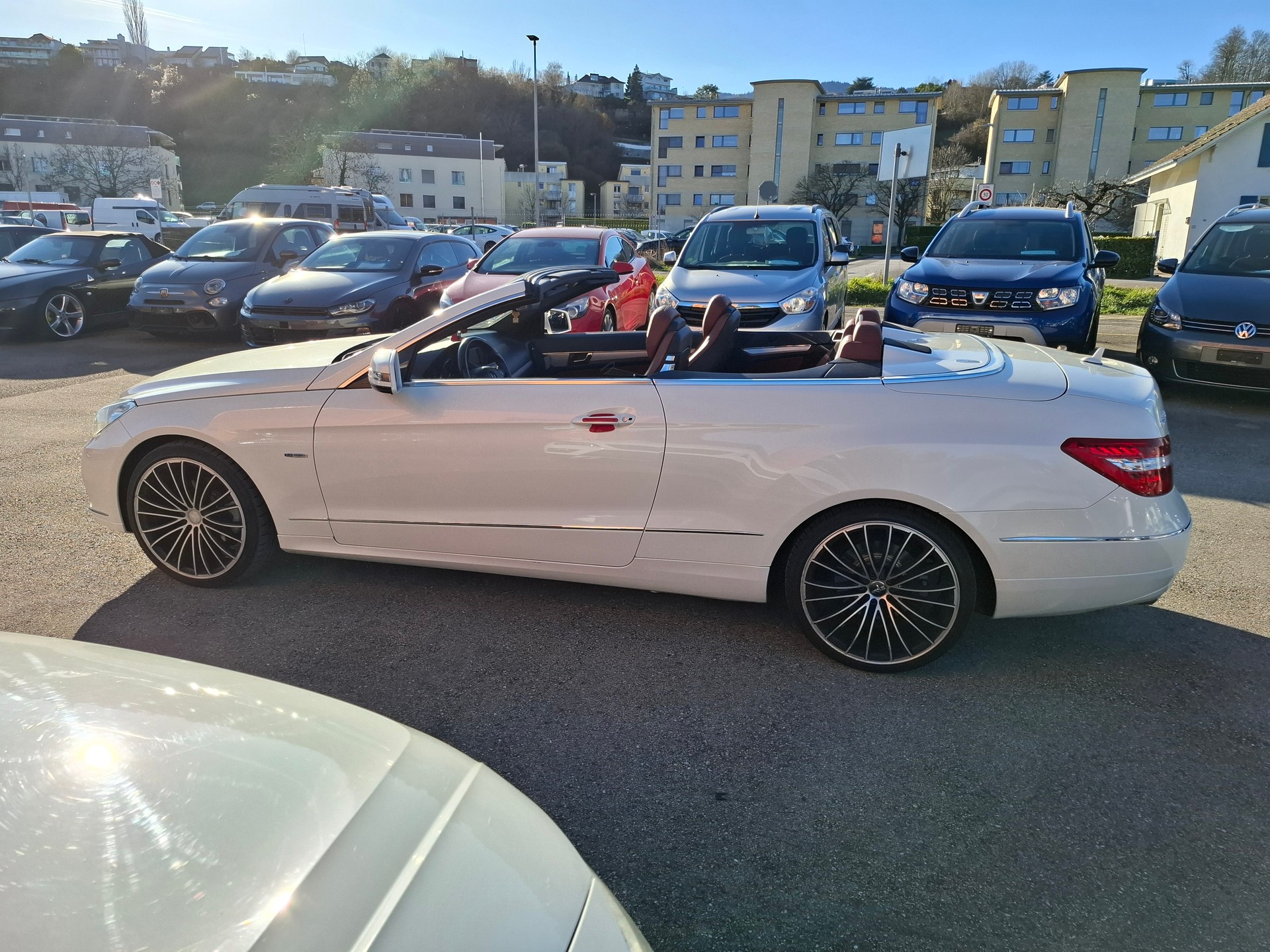 MERCEDES-BENZ E 250 CGI BlueEfficiency Automatic-image-4