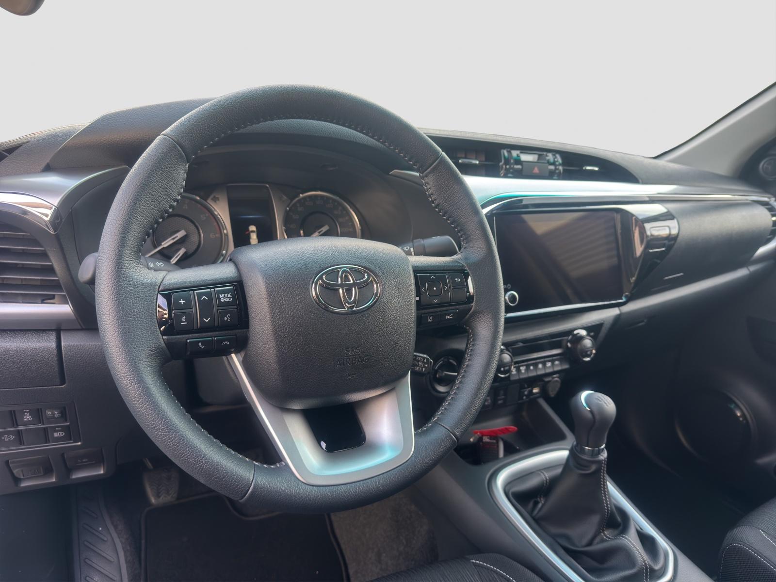 TOYOTA Hilux Double Cab.-Pick-up 2.8 D-4D 204 Style-image-10