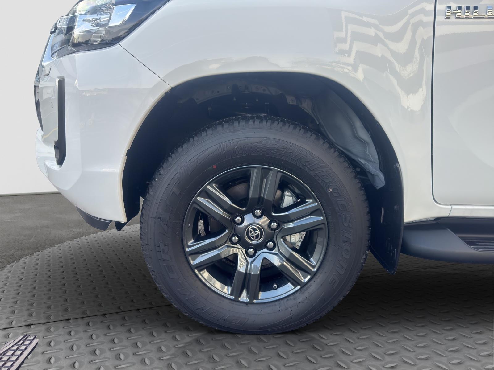 TOYOTA Hilux Double Cab.-Pick-up 2.8 D-4D 204 Style-image-8