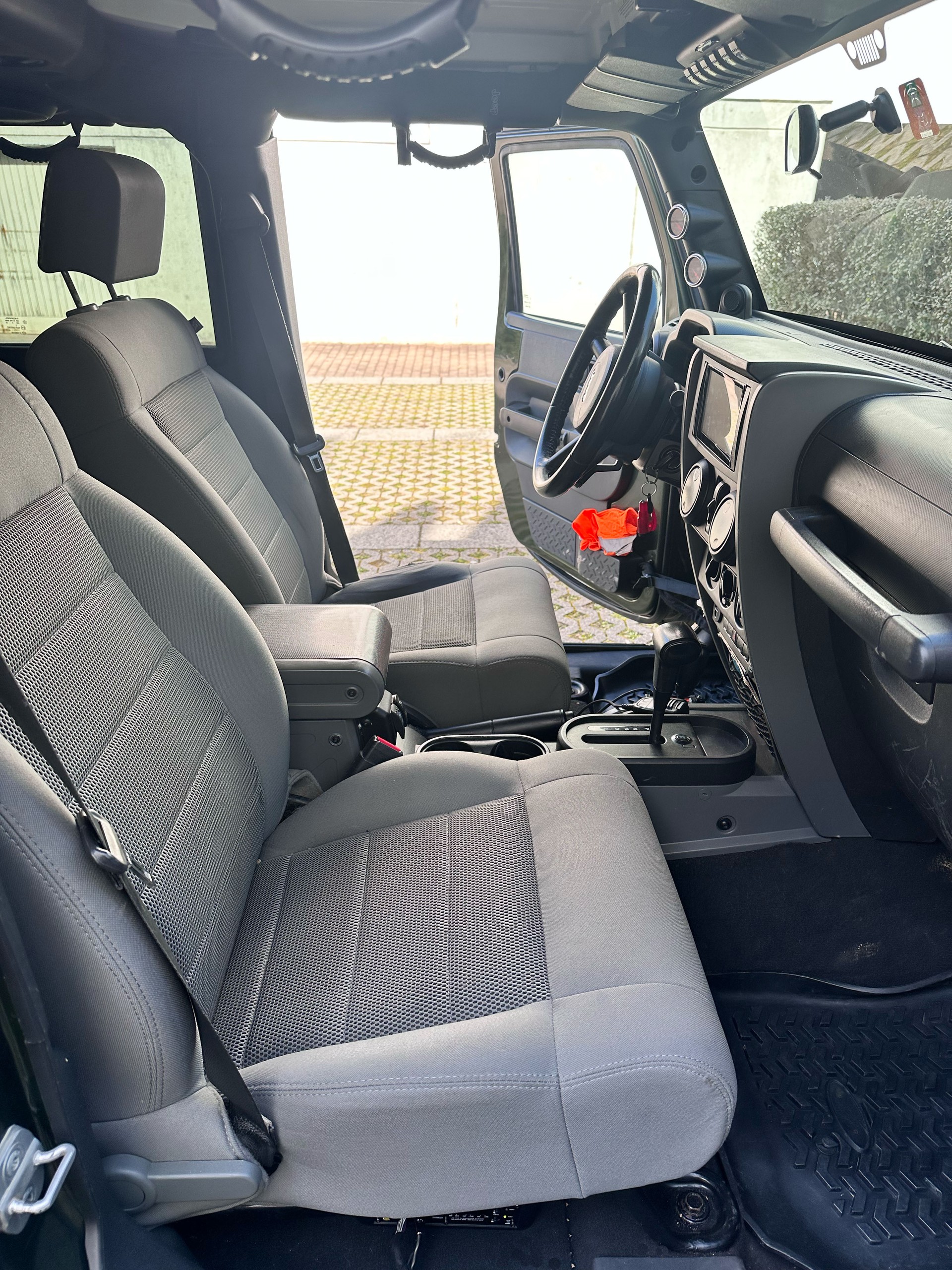 JEEP Wrangler 2.8CRD Unlimited Rubicon Automatic JKU - neuwertiger Motor!-image-5