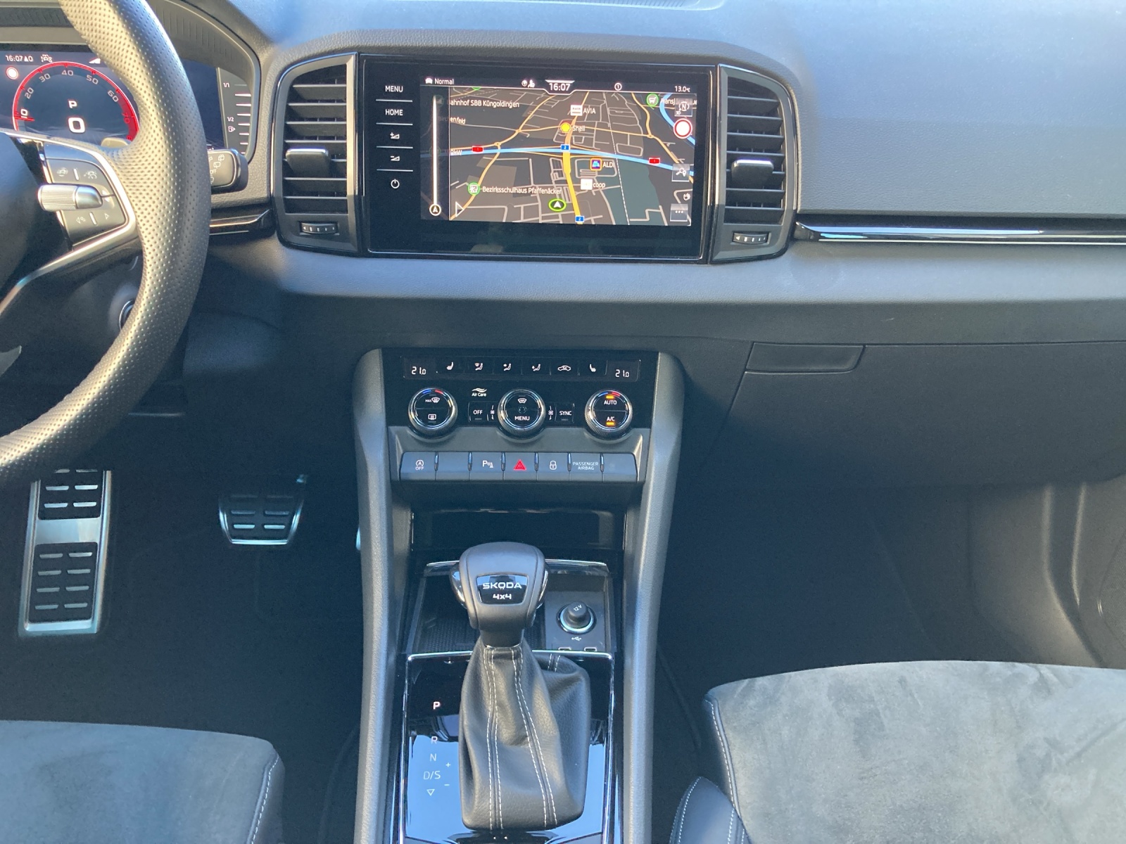SKODA Karoq 2.0 TSI SportLine 4x4 DSG-image-10