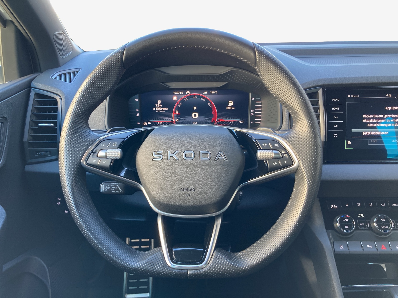 SKODA Karoq 2.0 TSI SportLine 4x4 DSG-image-9