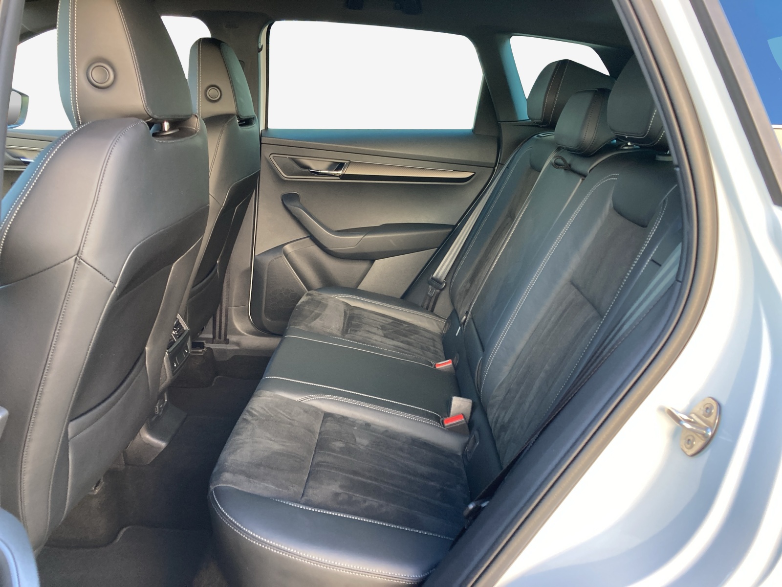 SKODA Karoq 2.0 TSI SportLine 4x4 DSG-image-11