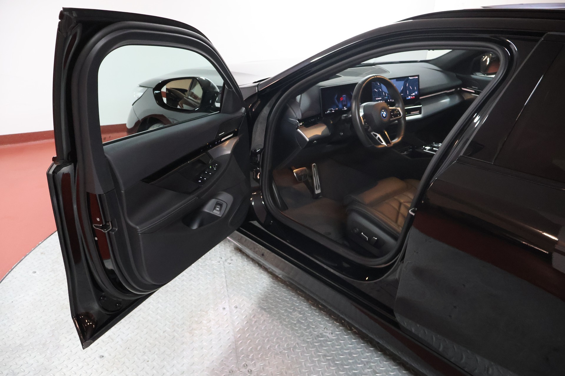 BMW 530e xDrive Touring M Sport Steptronic-image-4