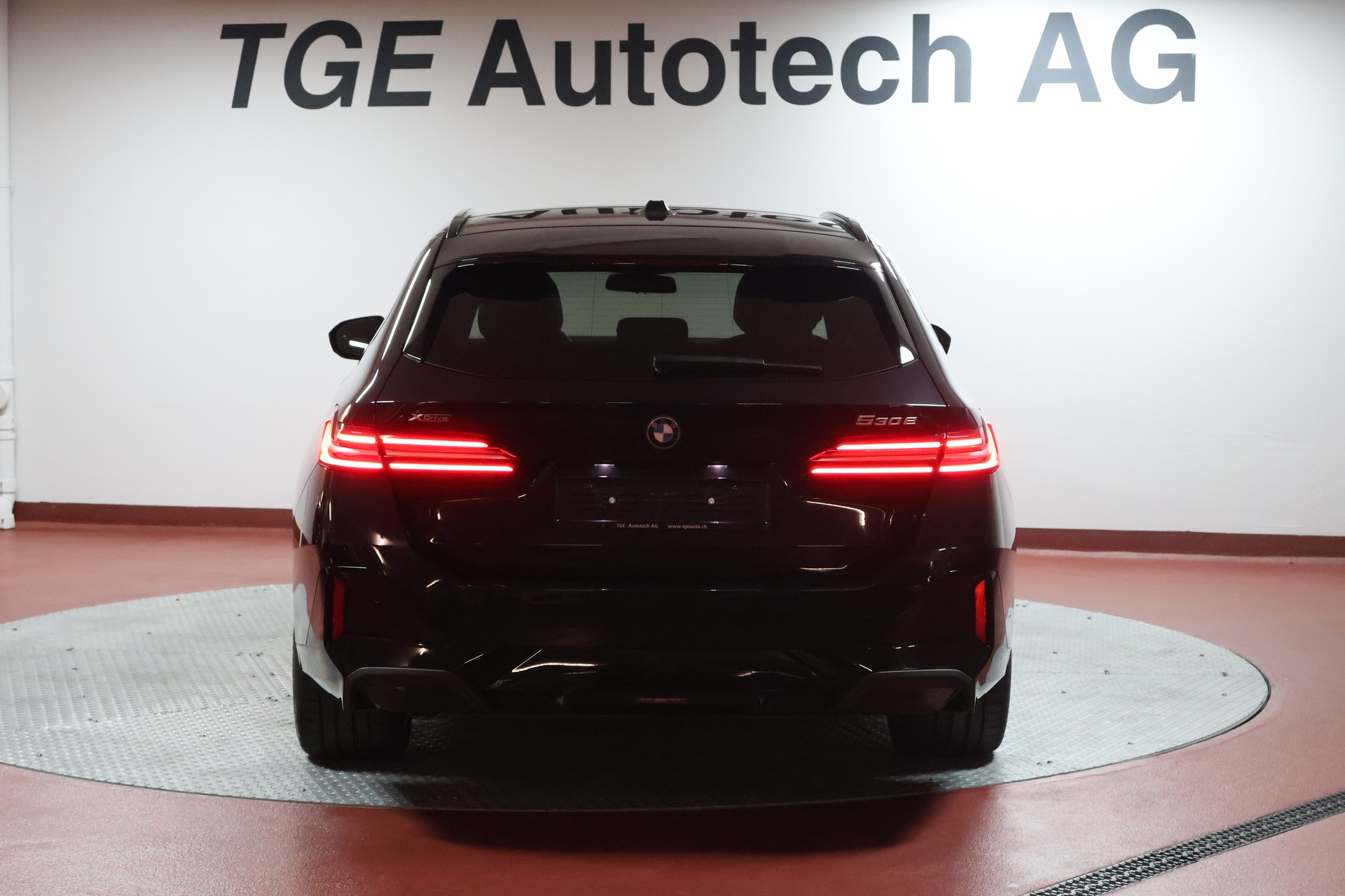 BMW 530e xDrive Touring M Sport Steptronic-image-22