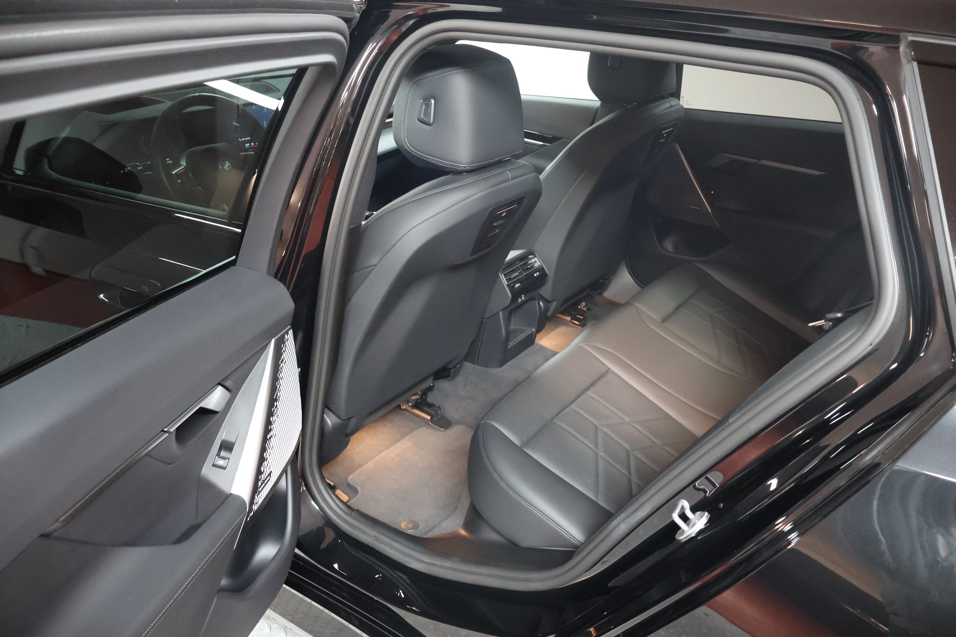 BMW 530e xDrive Touring M Sport Steptronic-image-16