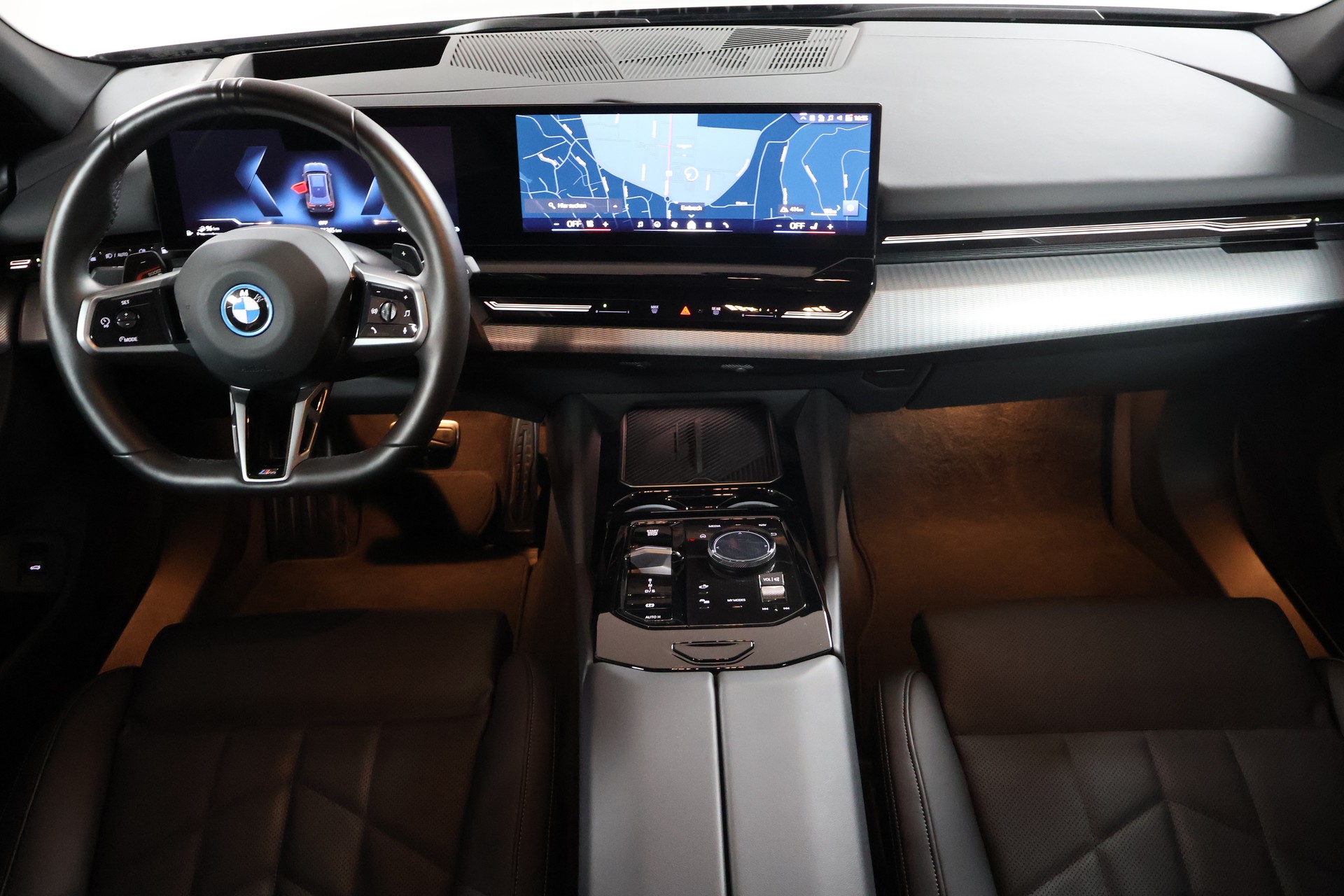 BMW 530e xDrive Touring M Sport Steptronic-image-9