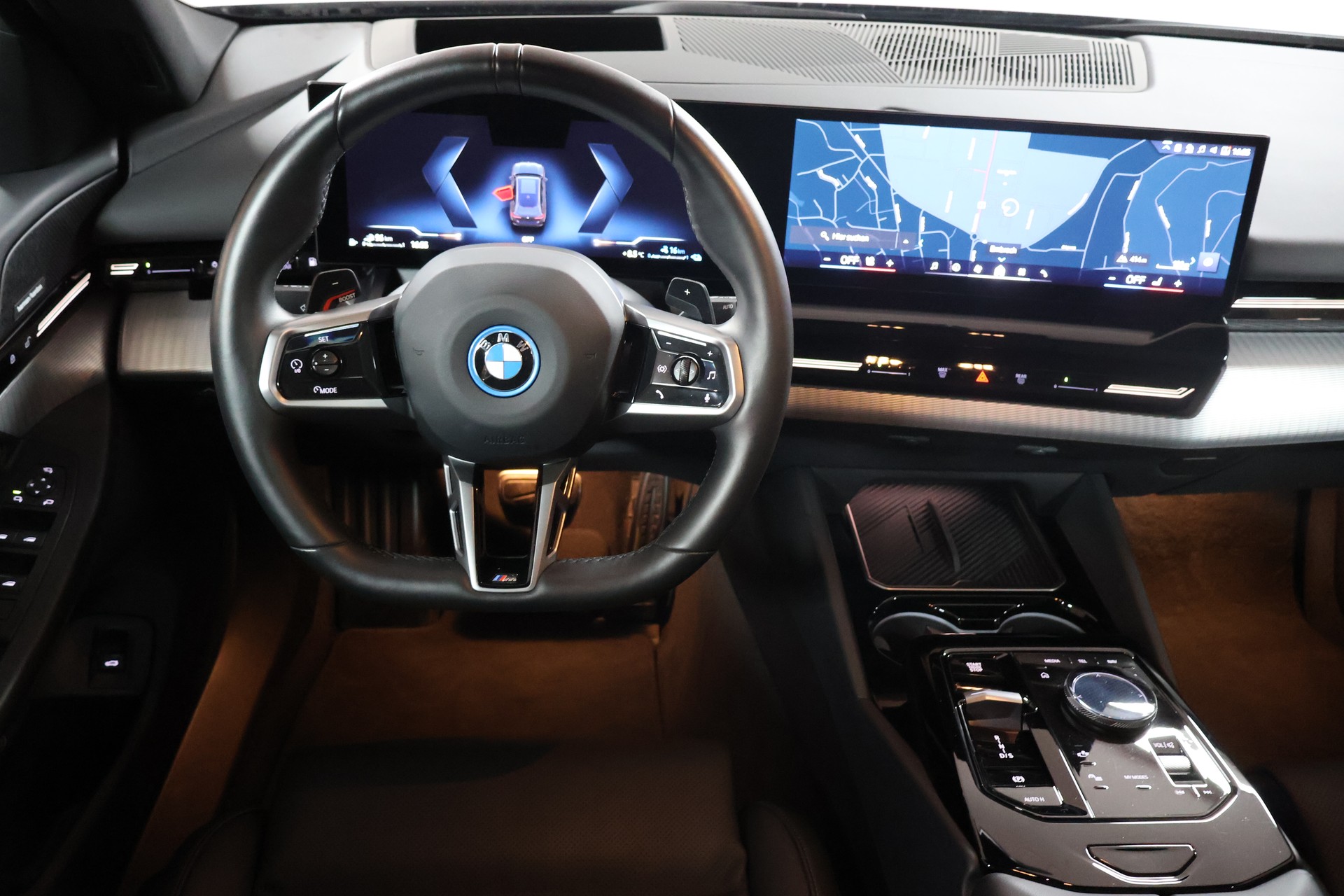 BMW 530e xDrive Touring M Sport Steptronic-image-8