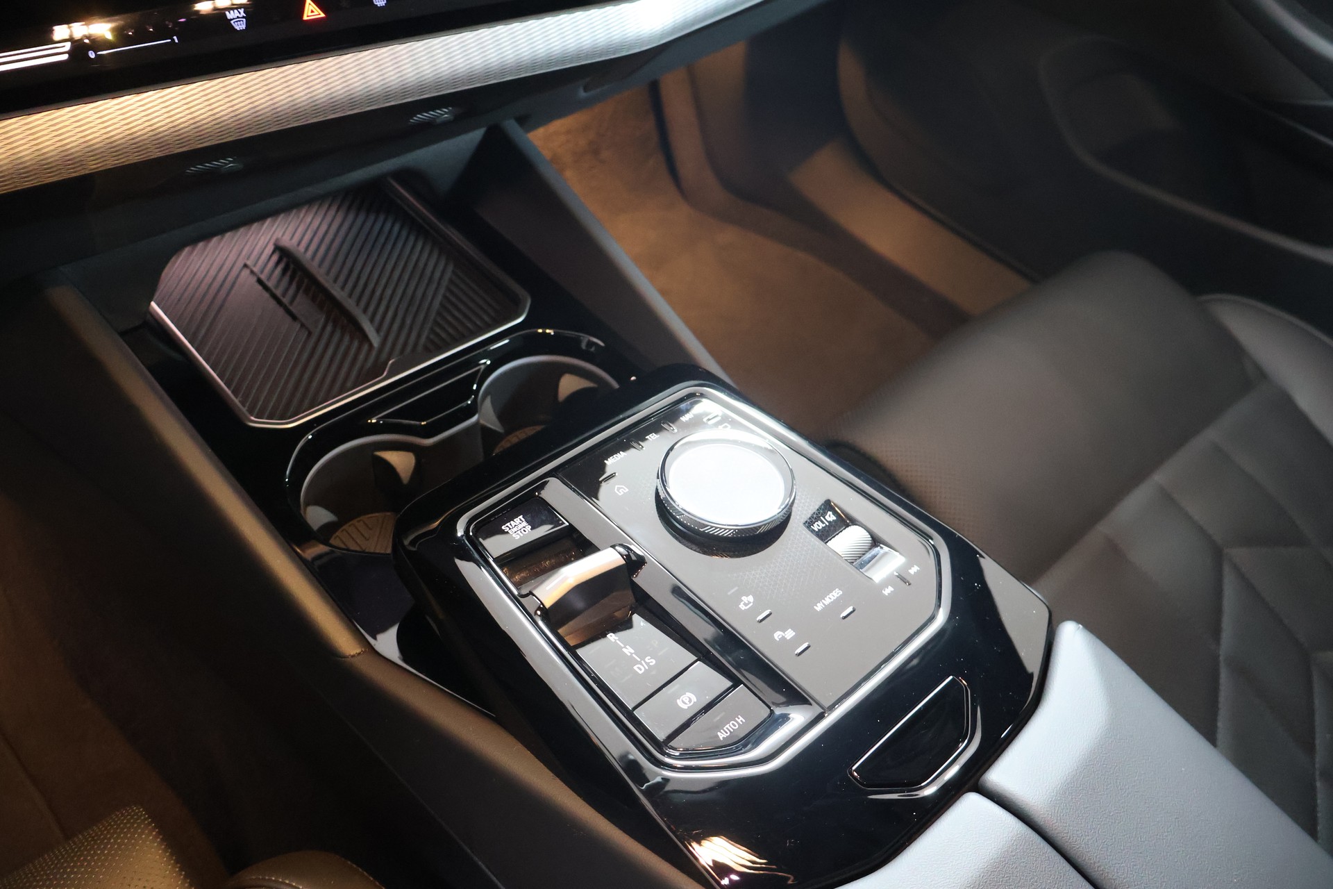 BMW 530e xDrive Touring M Sport Steptronic-image-12