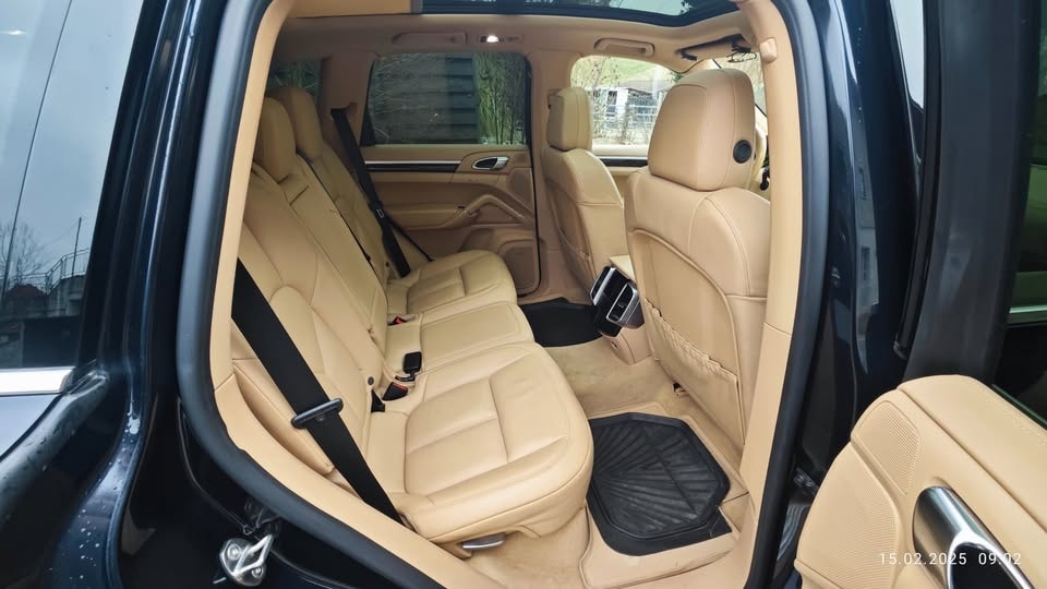 PORSCHE Cayenne S E-Hybrid-image-11