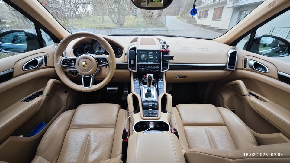 PORSCHE Cayenne S E-Hybrid-image-15