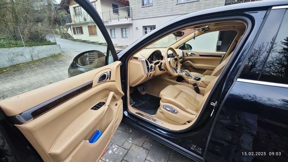 PORSCHE Cayenne S E-Hybrid-image-7