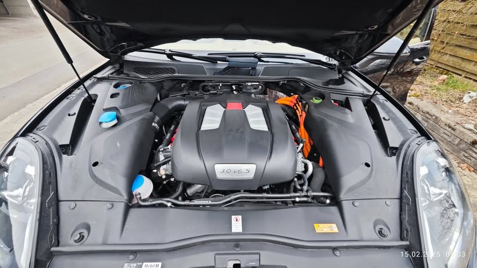 PORSCHE Cayenne S E-Hybrid-image-6