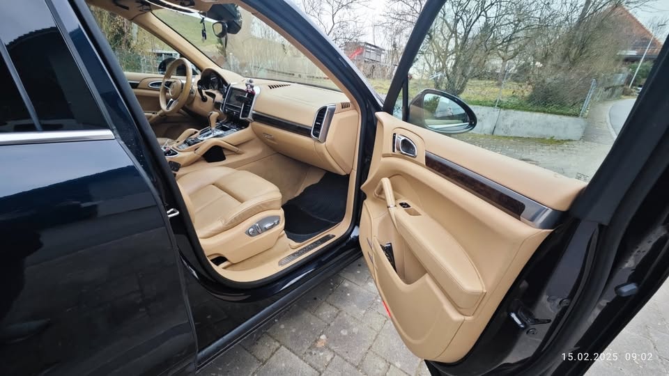 PORSCHE Cayenne S E-Hybrid-image-12