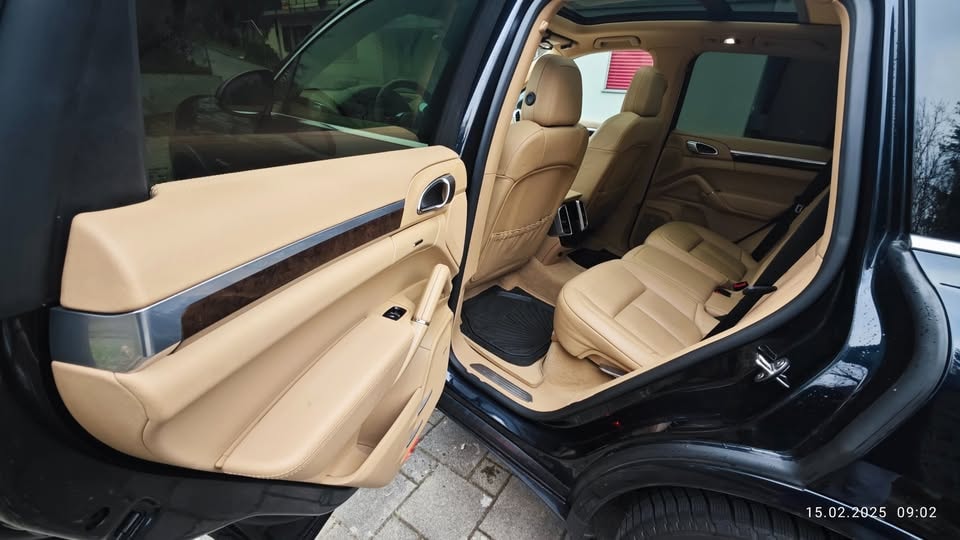 PORSCHE Cayenne S E-Hybrid-image-10