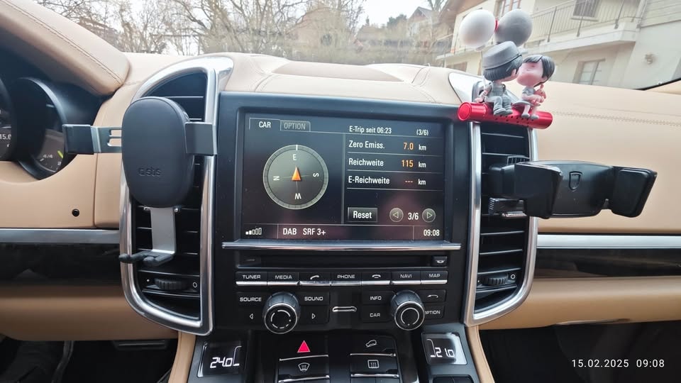 PORSCHE Cayenne S E-Hybrid-image-13