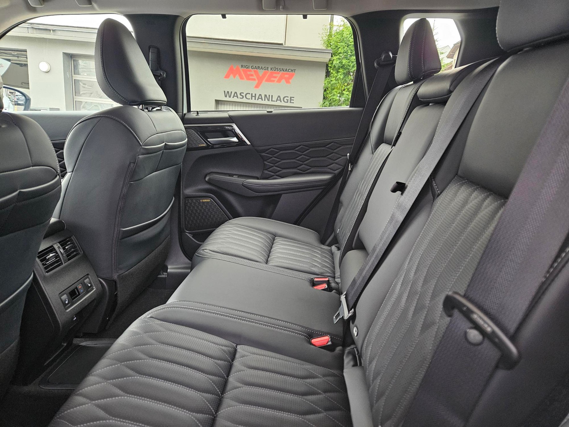 MITSUBISHI Outlander 2.4 PHEV Instyle 4x4-image-6
