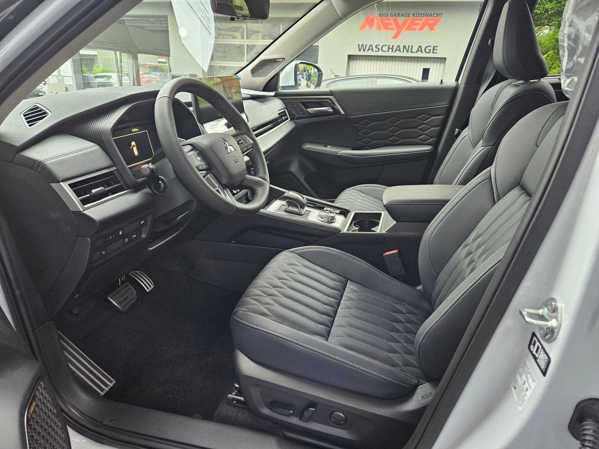 MITSUBISHI Outlander 2.4 PHEV Instyle 4x4-image-4