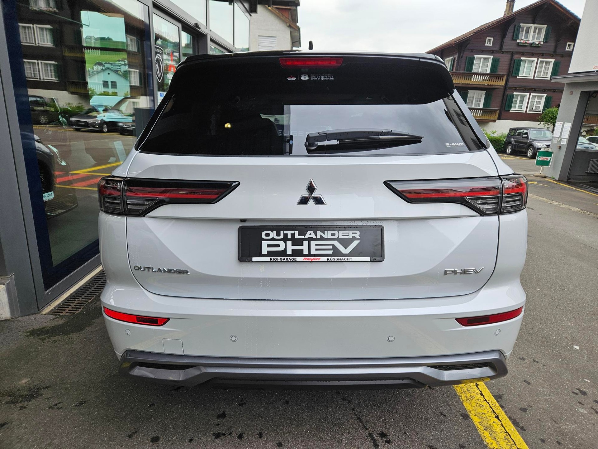 MITSUBISHI Outlander 2.4 PHEV Instyle 4x4-showroom-element-3