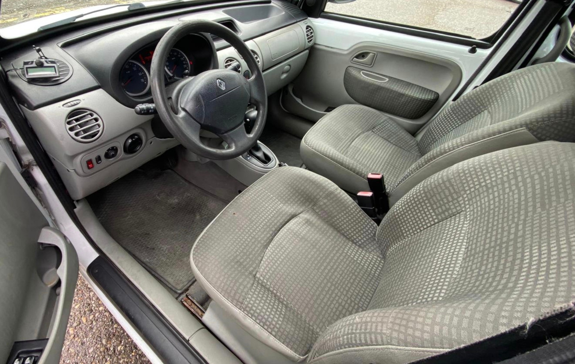 RENAULT Kangoo 1.6 16V Expression-image-9