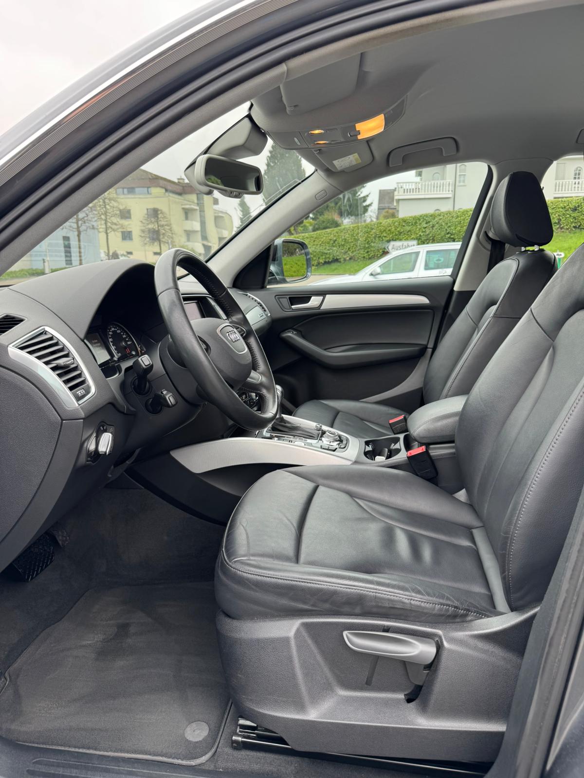 AUDI Q5 2.0 TDI quattro S-tronic-image-4