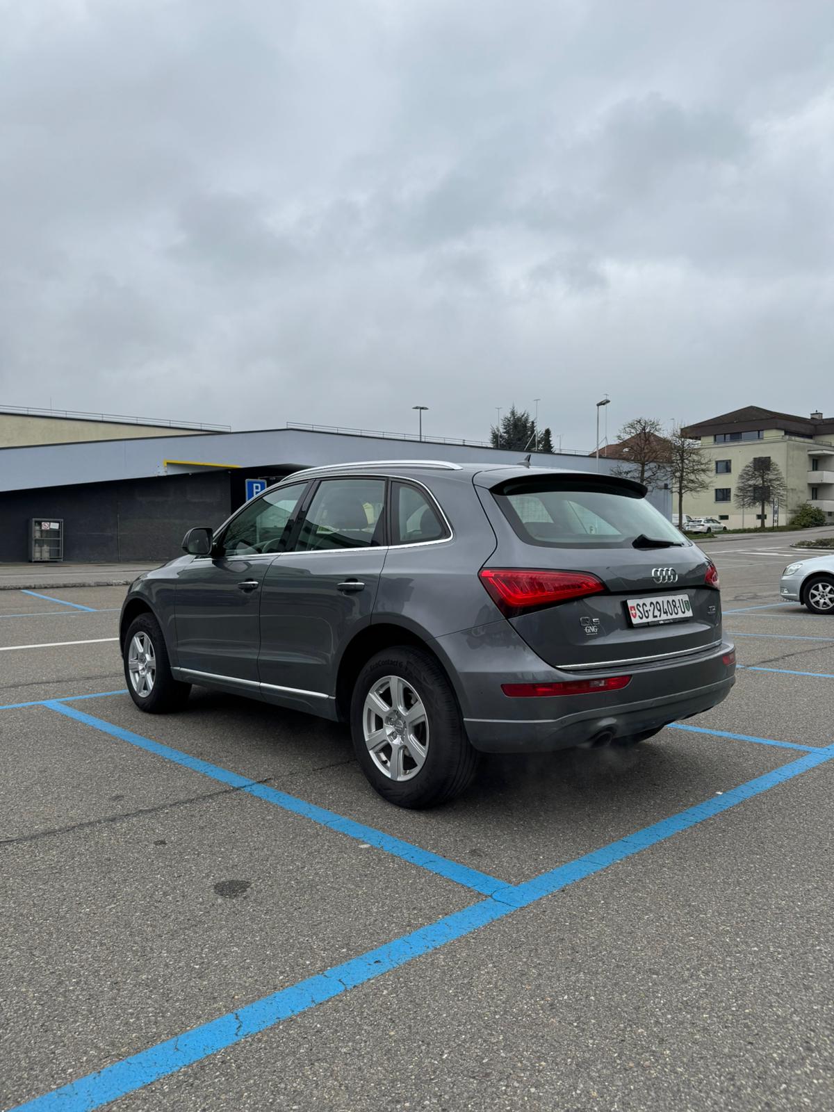 AUDI Q5 2.0 TDI quattro S-tronic-image-2