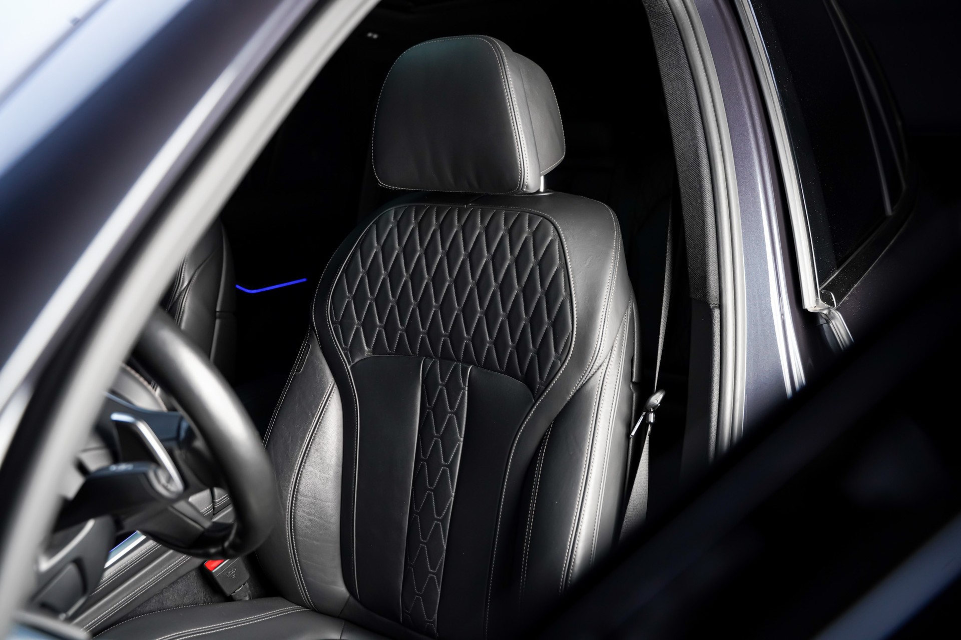 BMW X5 xDrive M50i Steptronic-image-12