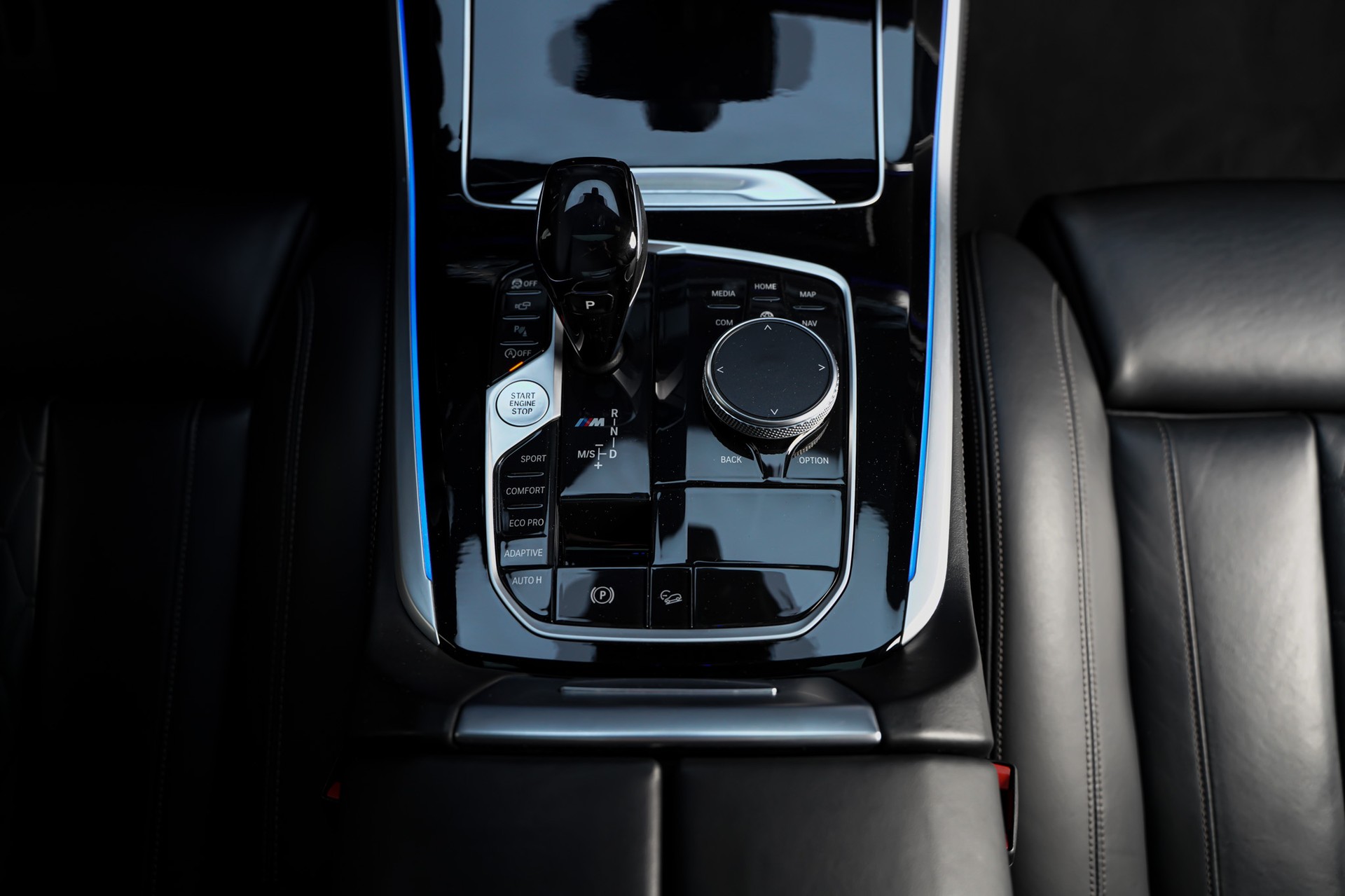 BMW X5 xDrive M50i Steptronic-image-24