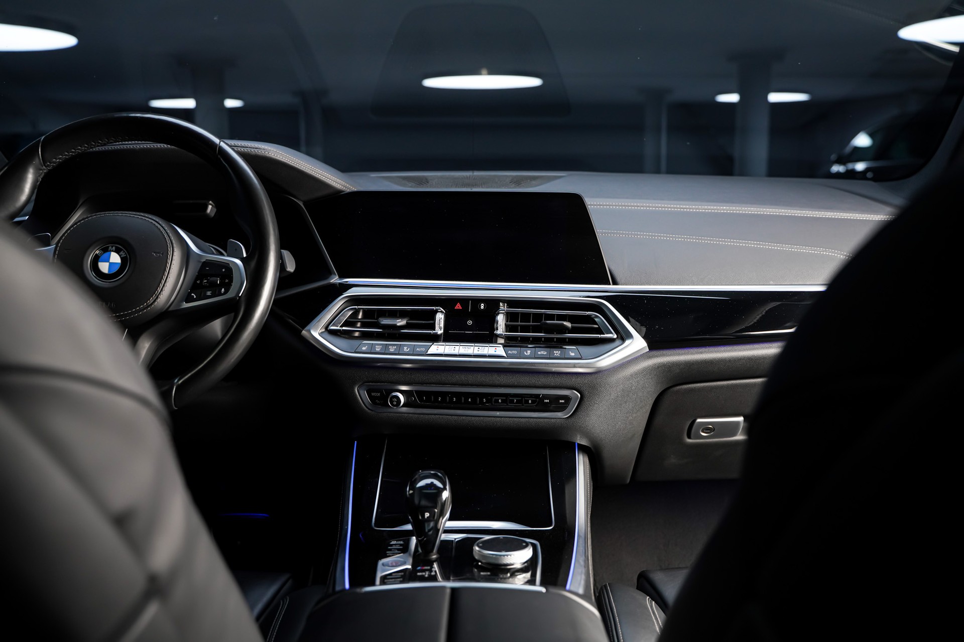 BMW X5 xDrive M50i Steptronic-image-22