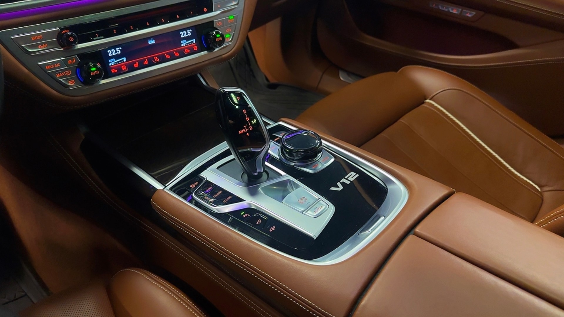 BMW M760Li 6.6 V12 xDrive Individual Excellence / ** Vollausstattung ** Frisch ab MFK & Service !!-image-16