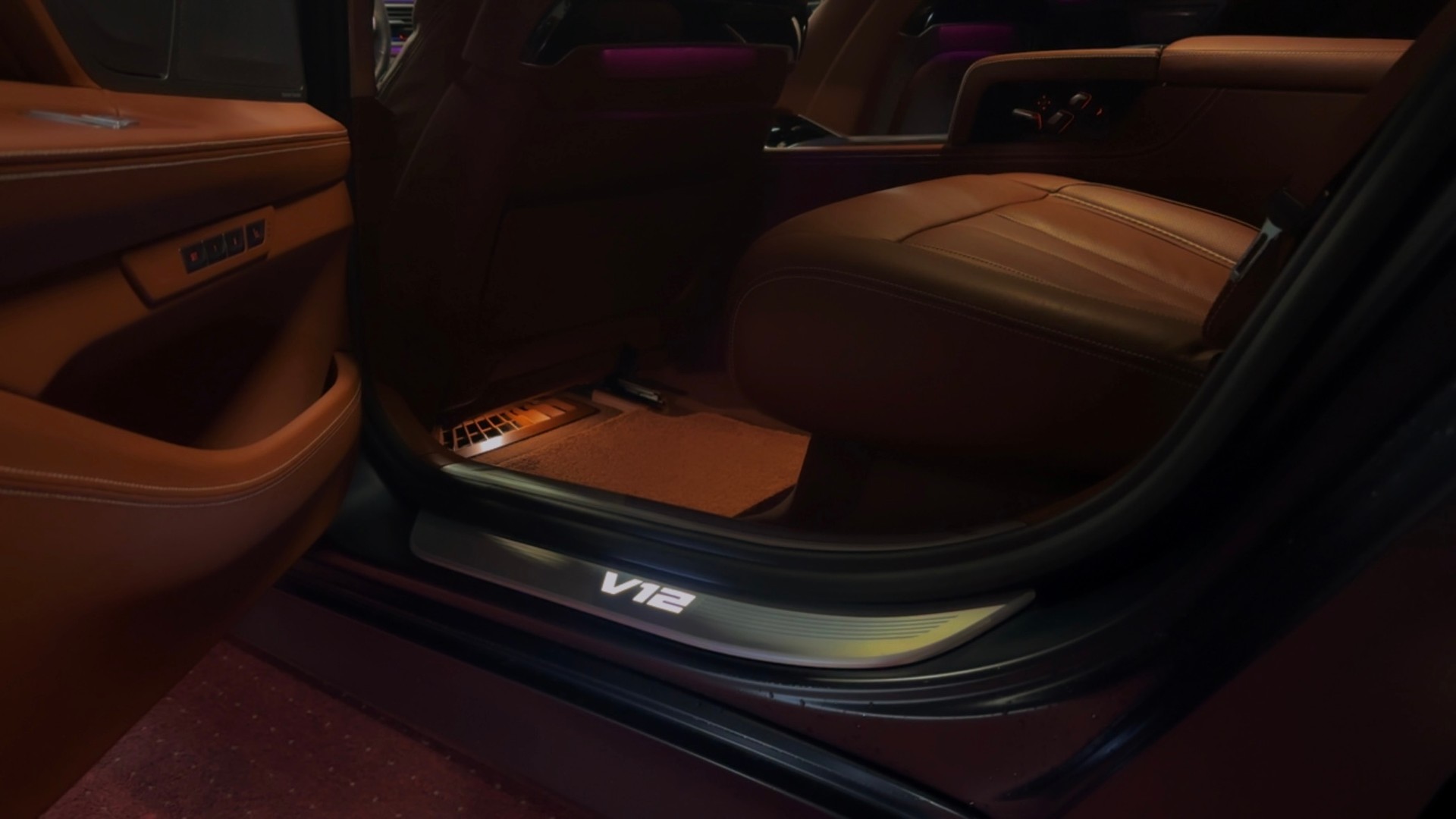 BMW M760Li 6.6 V12 xDrive Individual Excellence / ** Vollausstattung ** Frisch ab MFK & Service !!-image-20