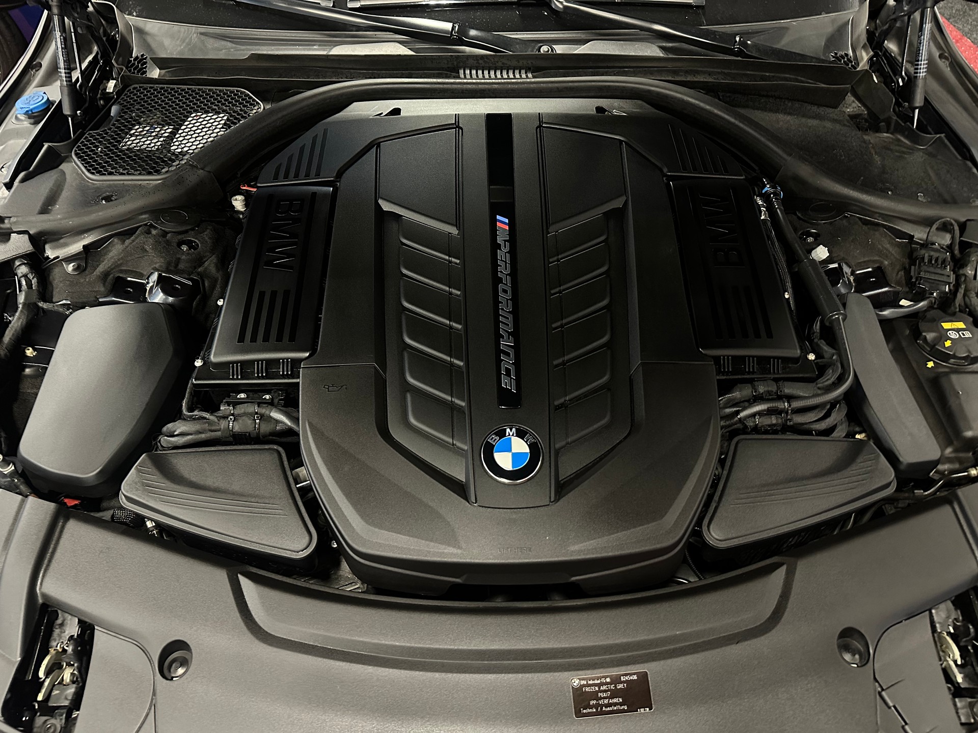 BMW M760Li 6.6 V12 xDrive Individual Excellence / ** Vollausstattung ** Frisch ab MFK & Service !!-image-25
