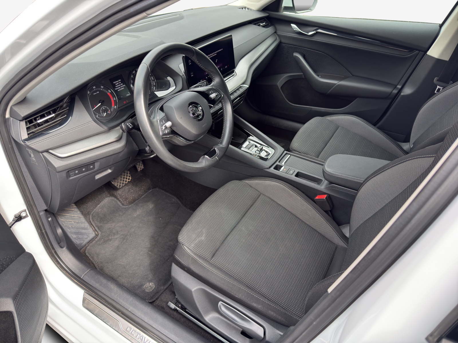 SKODA Octavia Combi 2.0 TSI Ambition DSG 4x4-image-7