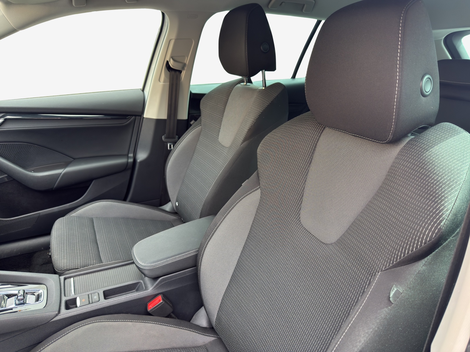 SKODA Octavia Combi 2.0 TSI Ambition DSG 4x4-image-14