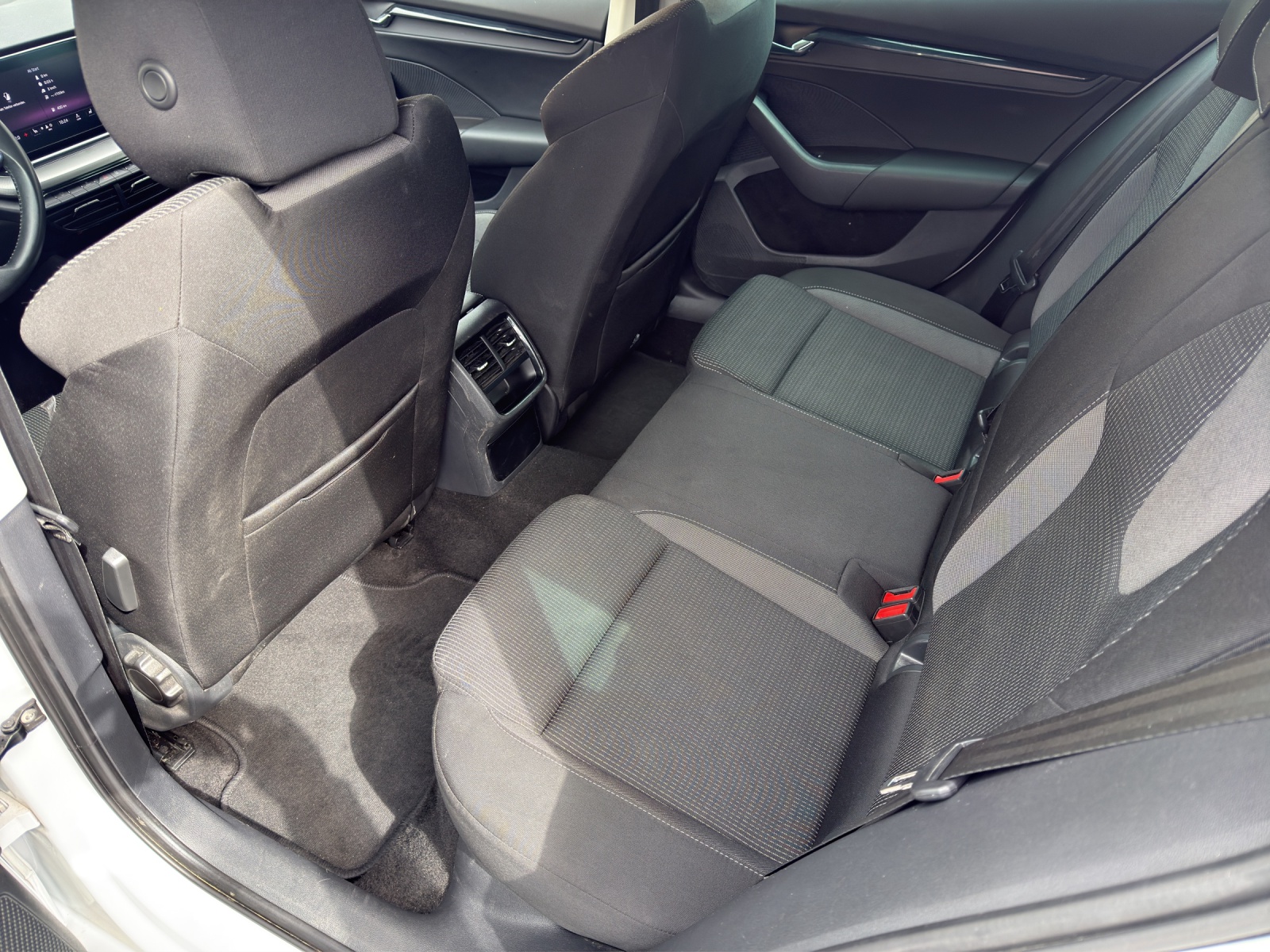 SKODA Octavia Combi 2.0 TSI Ambition DSG 4x4-image-11