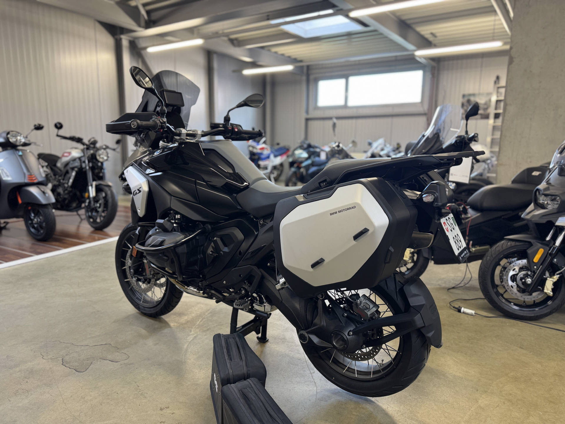 BMW R 1300 GS-showroom-element-2