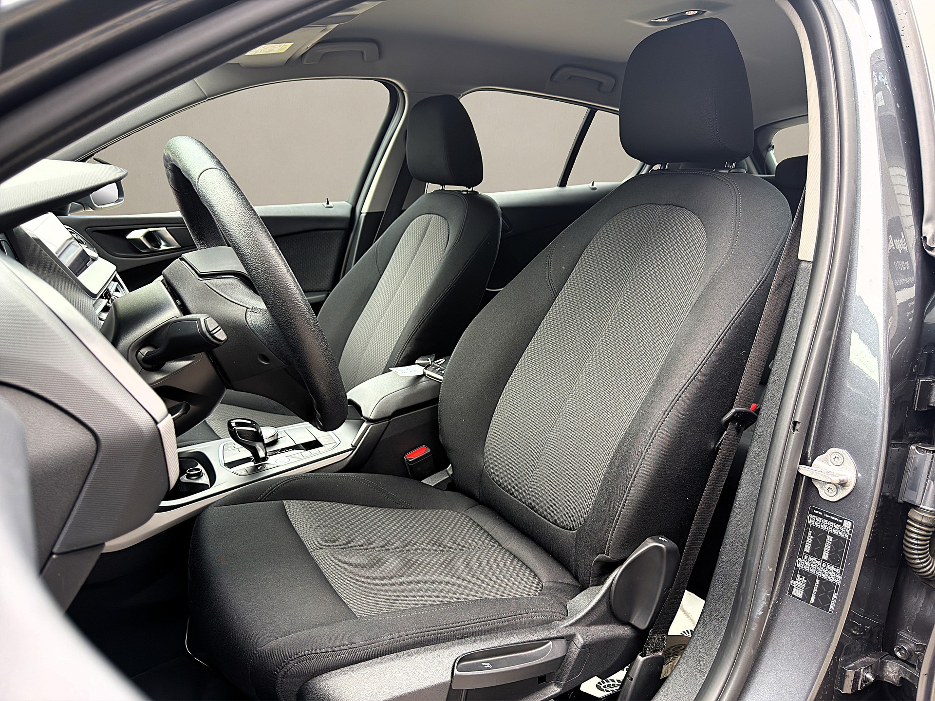 BMW 118i Steptronic ✅CH-Fahrzeug & Gratisservice✅-image-8
