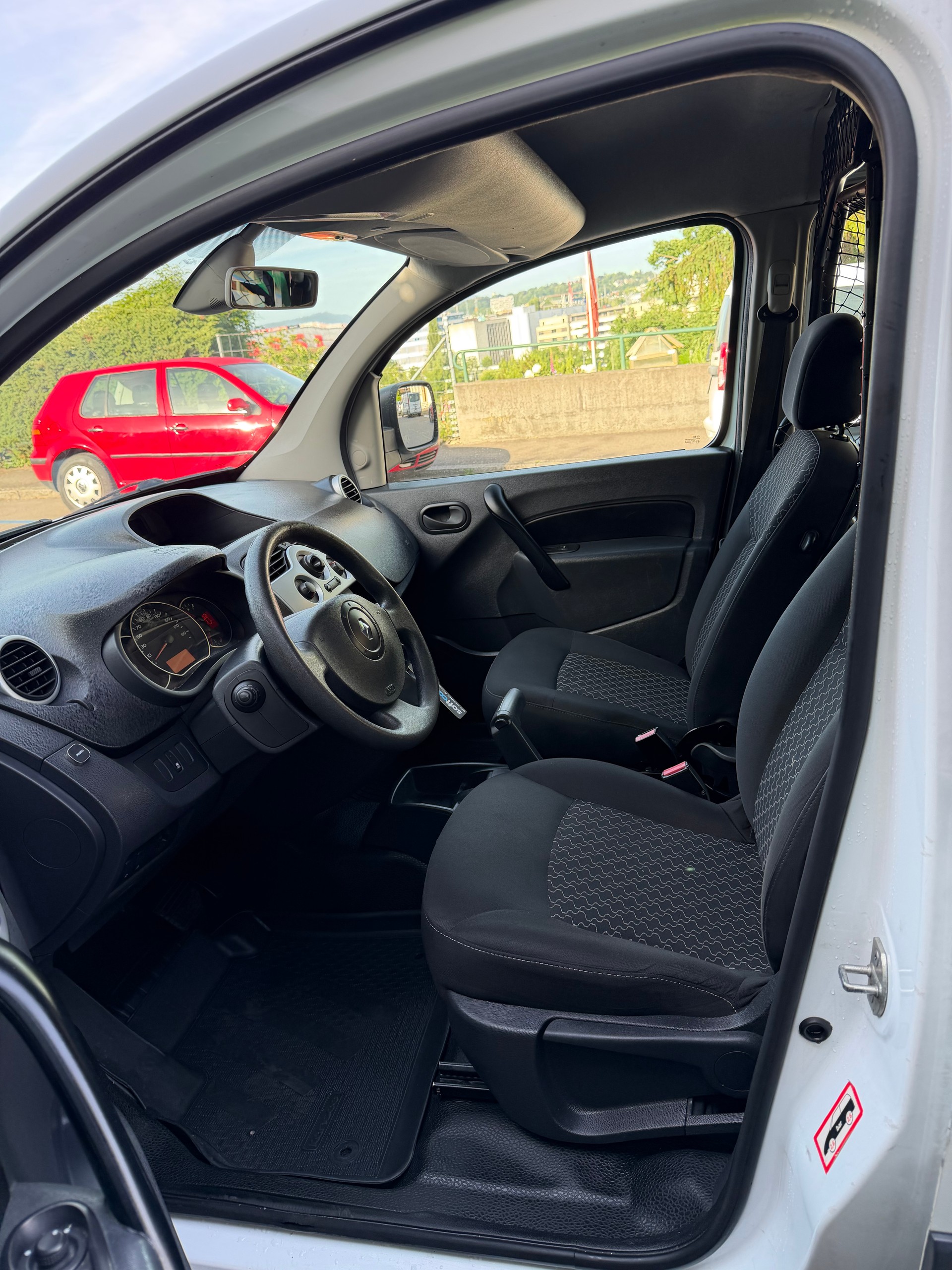 RENAULT Kangoo 1.6 105 Business A-image-14