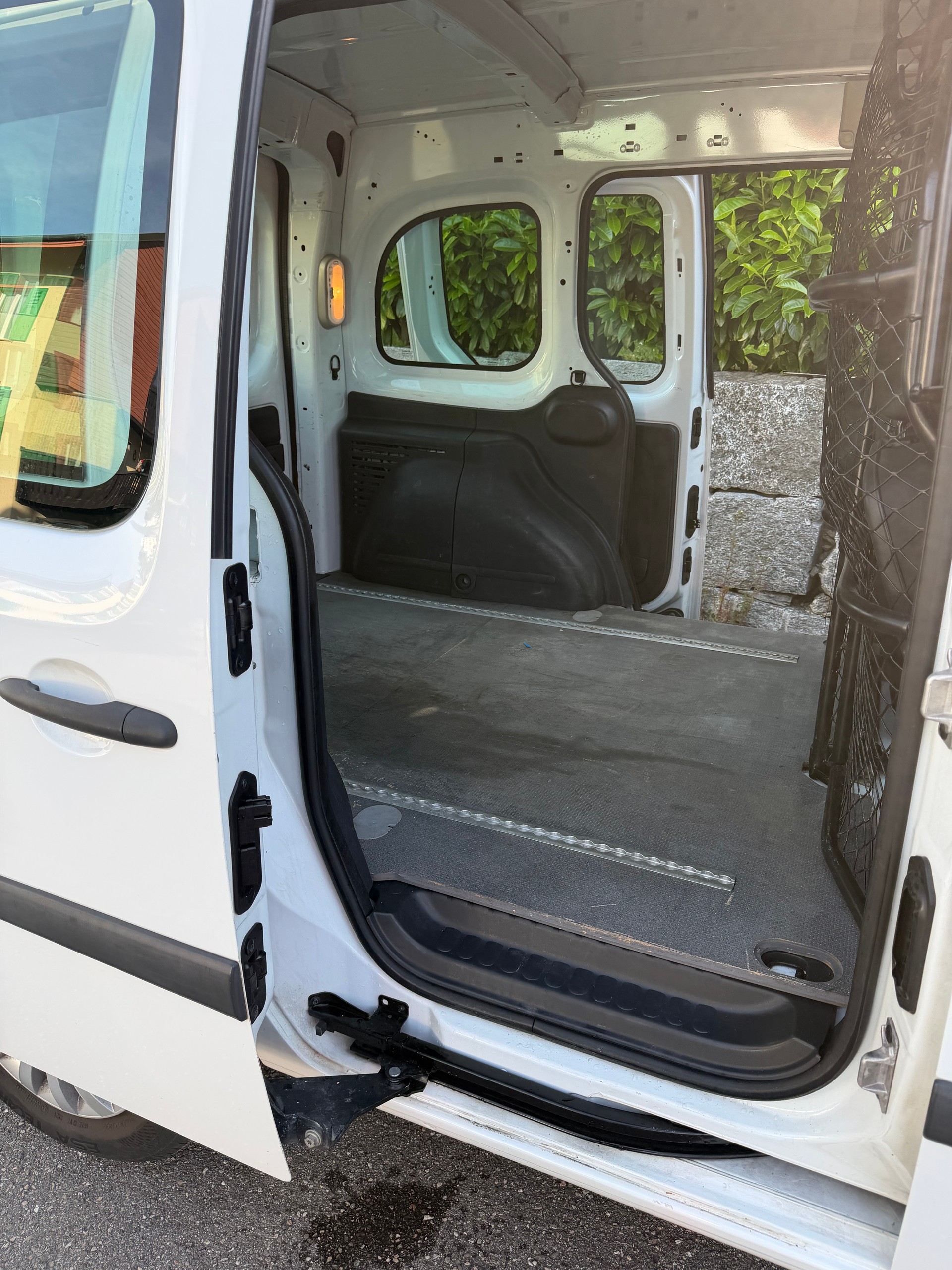 RENAULT Kangoo 1.6 105 Business A-image-7