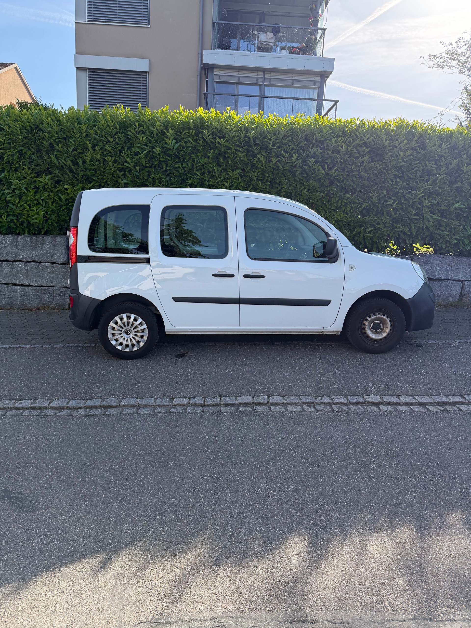 RENAULT Kangoo 1.6 105 Business A-image-3