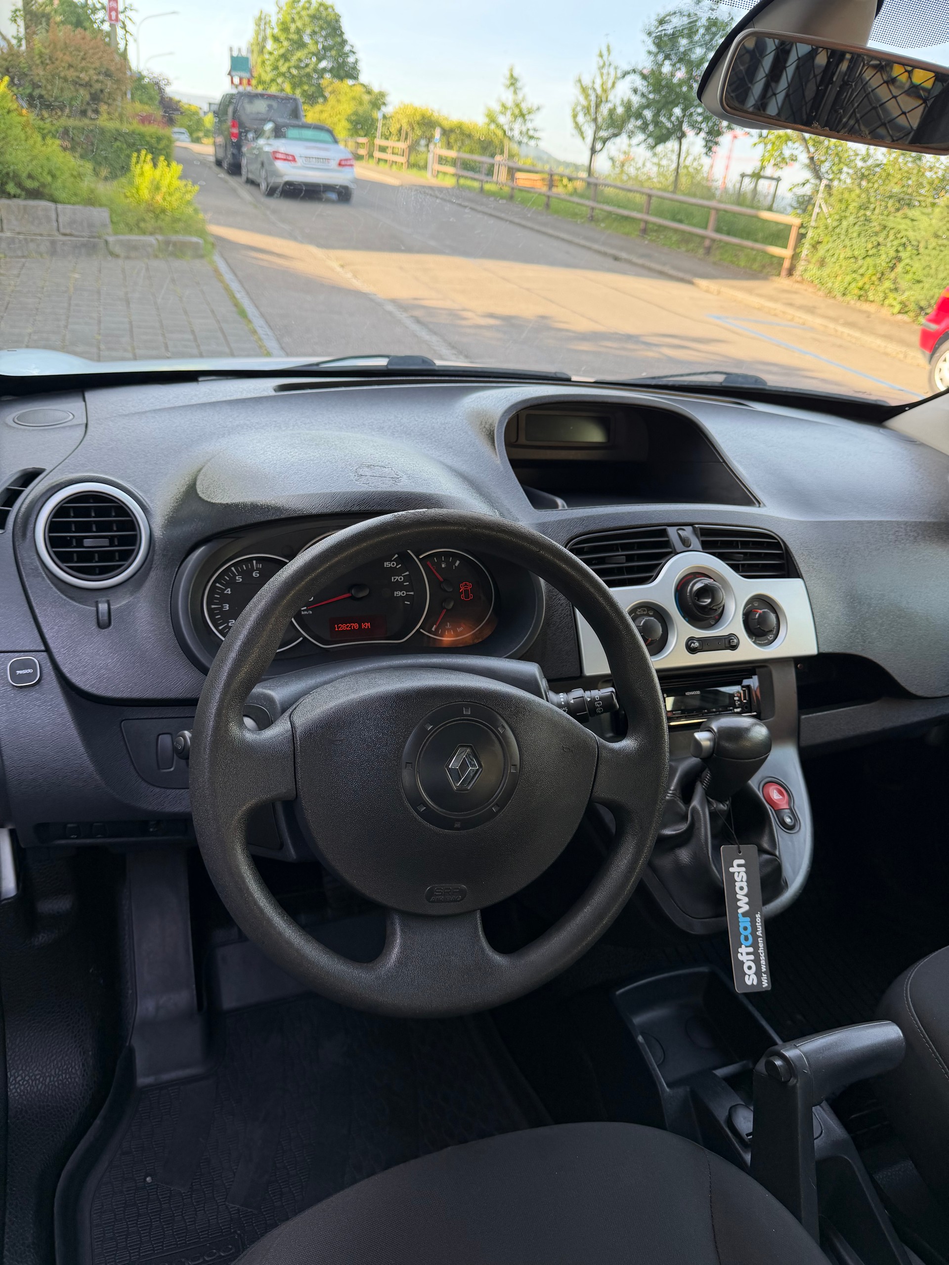 RENAULT Kangoo 1.6 105 Business A-image-12