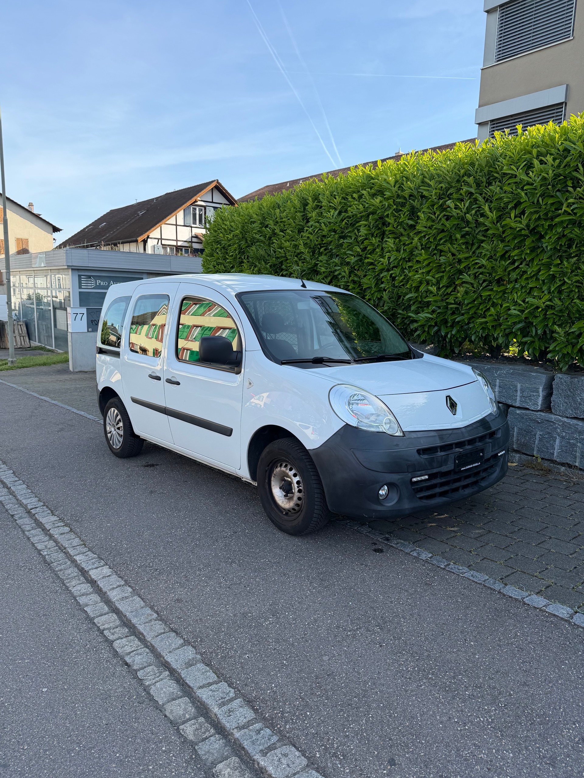RENAULT Kangoo 1.6 105 Business A-image-0