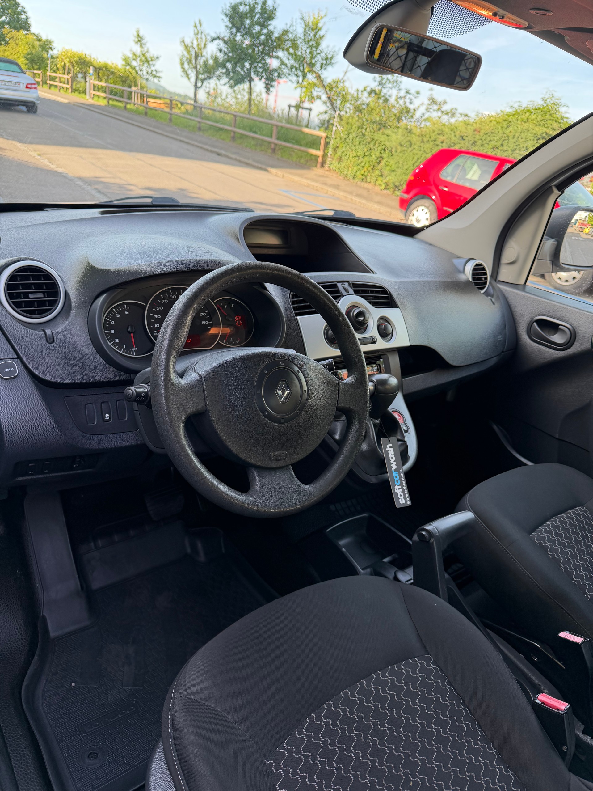 RENAULT Kangoo 1.6 105 Business A-image-9