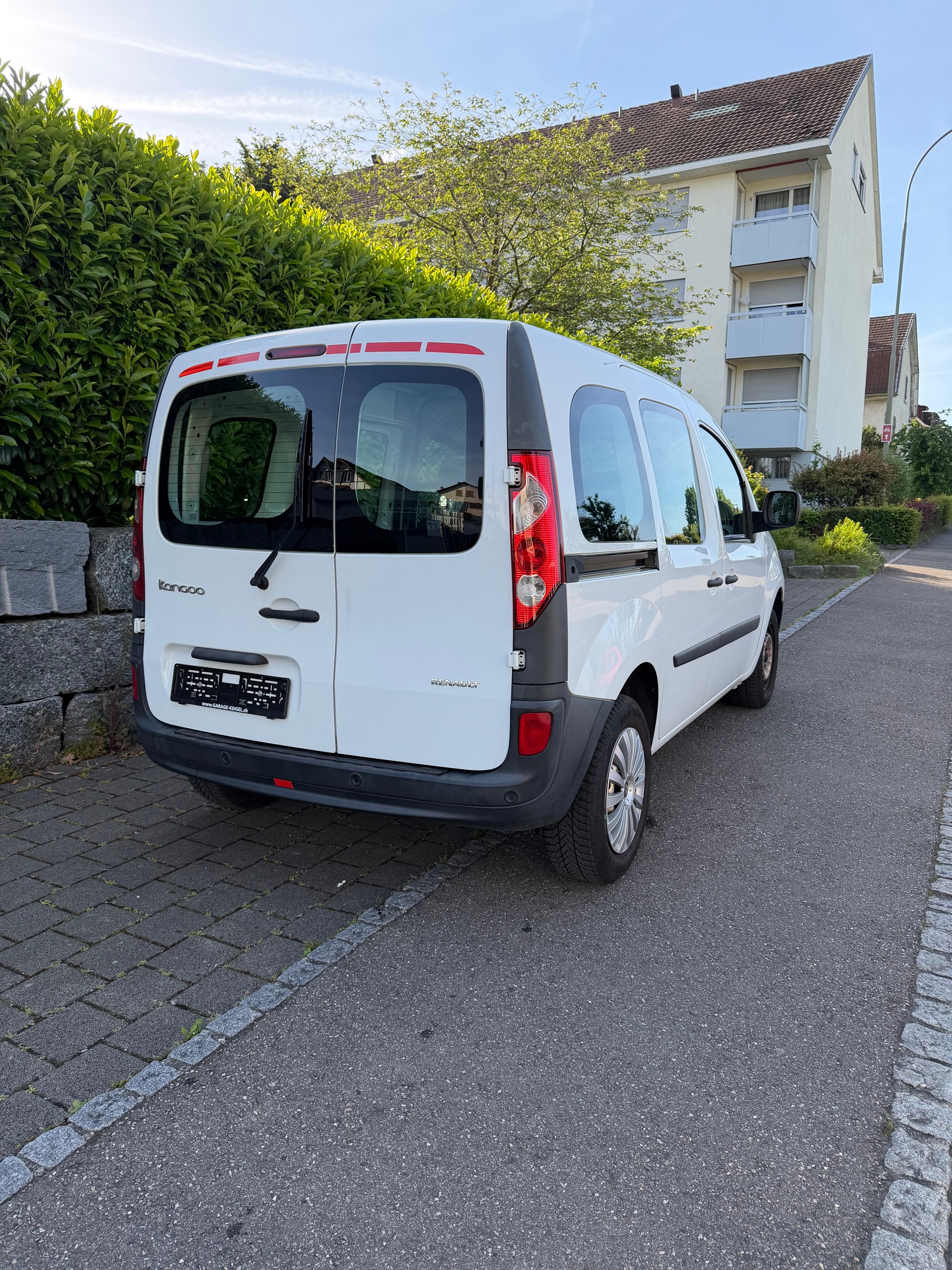 RENAULT Kangoo 1.6 105 Business A-image-4