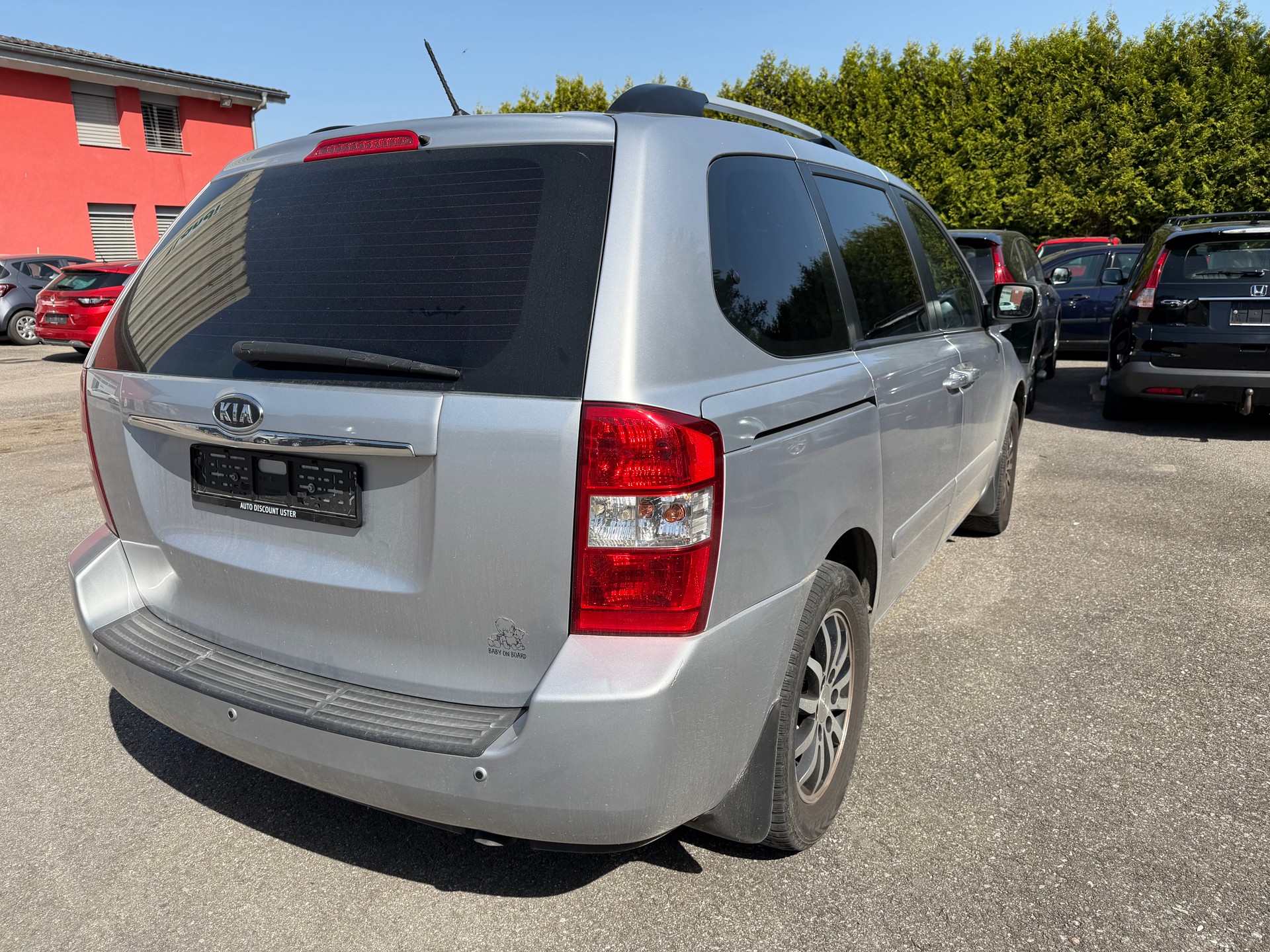 KIA Carnival 2.2 CRDi Trend-image-2